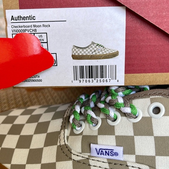 Vans Men’s Authentic
Checkerboard Moon Rock
VN0009PVCH8
SNEAKERS - Picture 16 of 16